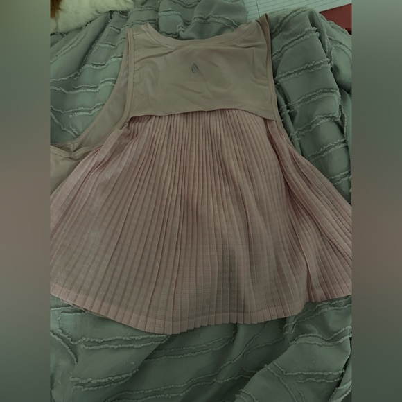 Lululemon tank - Picture 2 of 3